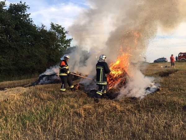 fire straw bales 600 450
